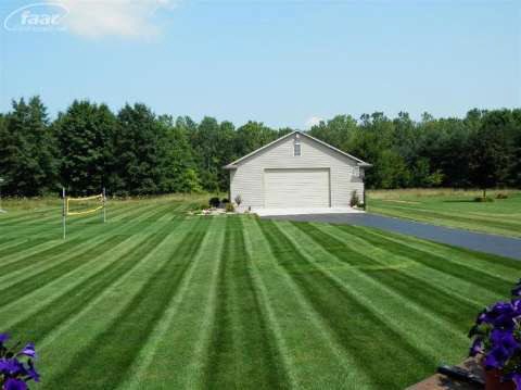 5401 East Carpenter Road Flint, MI 48506 - Photo 6 of 80 20416919-5.JPG