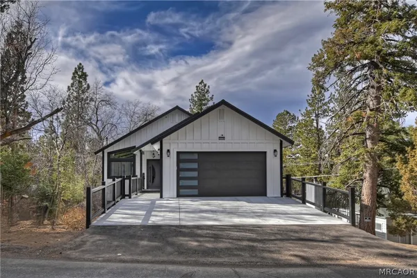 a front view of house with yard