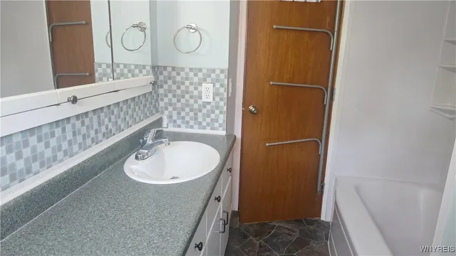 $2,200 | 79 Rosemont Drive, Amherst, NY 14226