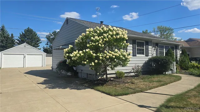 $2,200 | 79 Rosemont Drive, Amherst, NY 14226