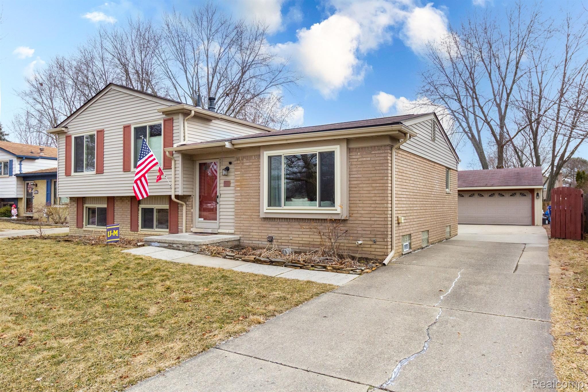 208 Robyn Canton, MI 48187 - Photo 2 of 36 Gallery Image 2