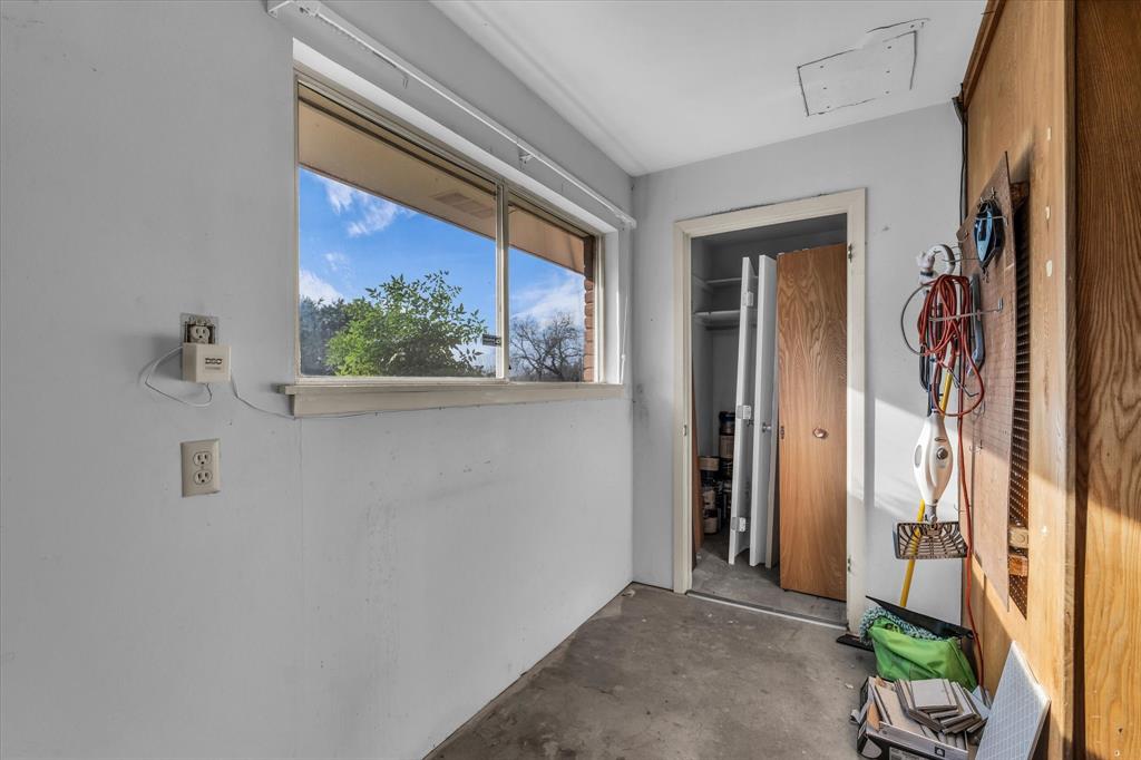 4325 Shady Glen Drive Waco, TX 76708 - Photo 34 of 40 a view of small space with wooden floor and a window