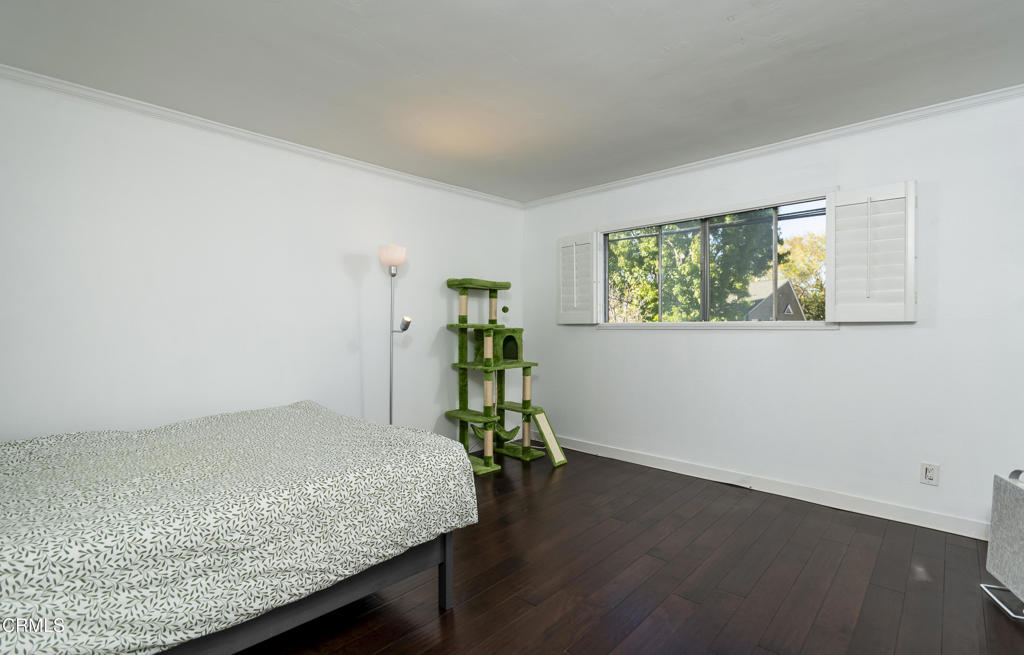 355 South Madison Avenue, Unit 212 Pasadena, CA 91101 - Photo 8 of 27 a room with wooden floor and a table