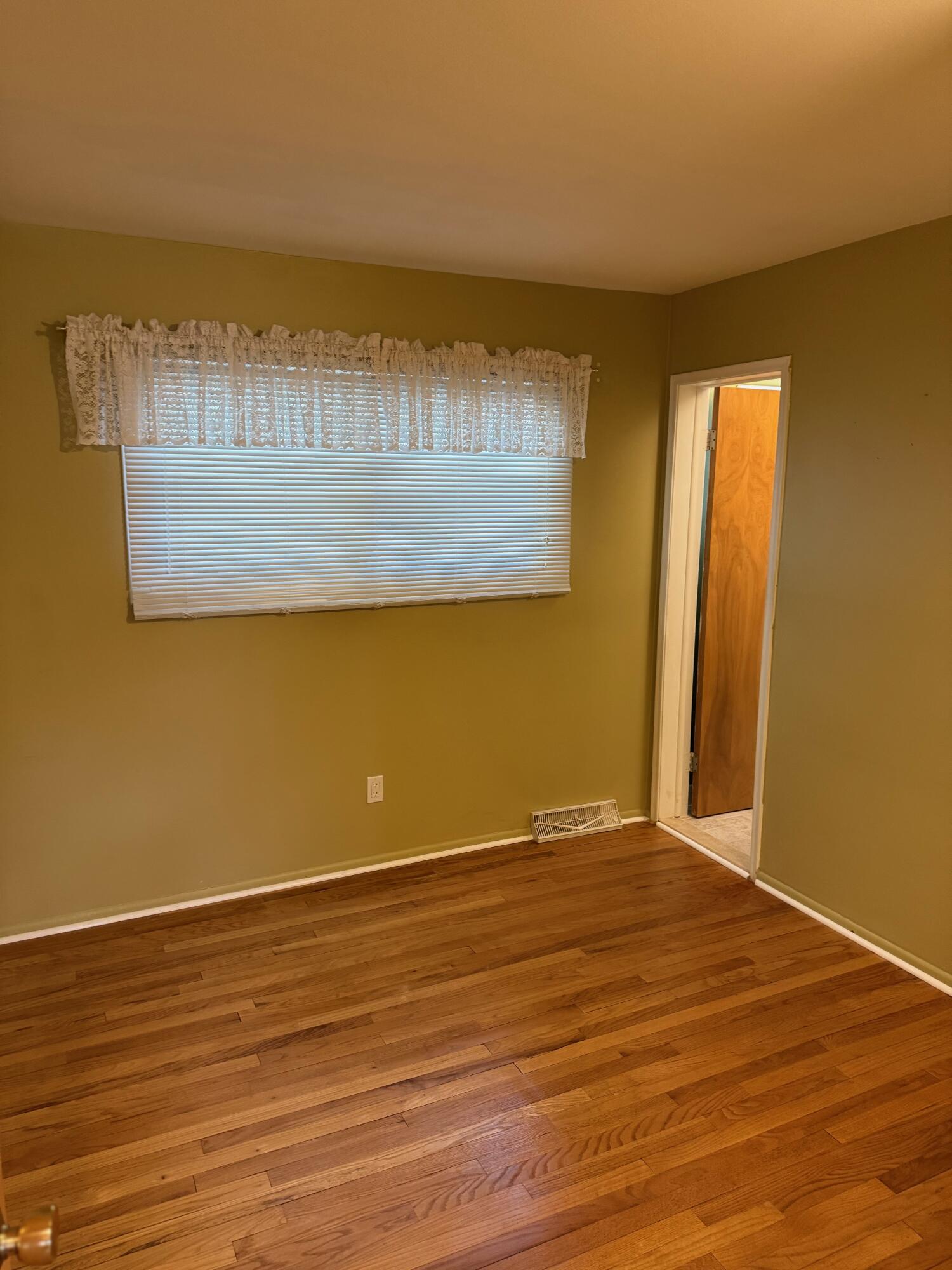 1073 Ruth Avenue Ypsilanti, MI 48198 - Photo 14 of 25 IMG_8431