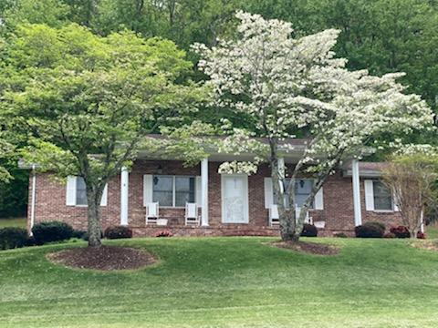530 Tipton Road Unicoi, TN 37692 - Photo 2 of 23 IMG_0498
