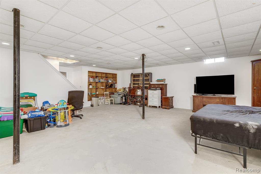 7312 Linden Road Fenton, MI 48430 - Photo 33 of 65