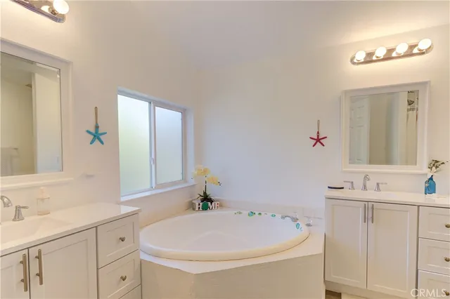 a close up view of a curtain with curtain