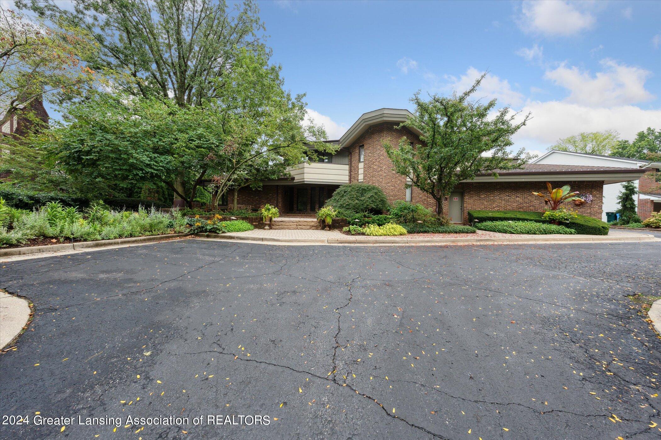 1445 Cambridge Road Lansing, MI 48911 - Photo 3 of 86 03-photo-3