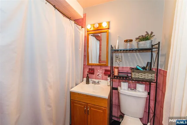 $915,000 | 58 Hathaway Street, Wallington, NJ 07057