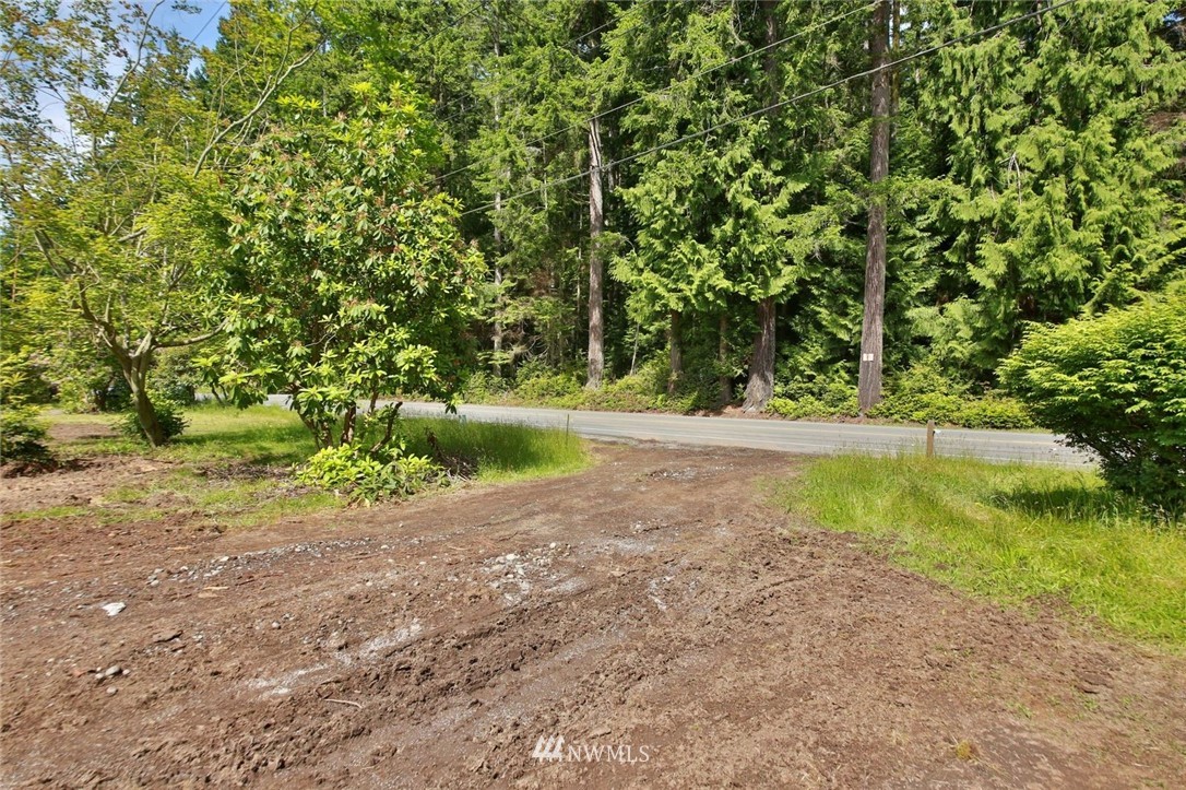 5105 East Harbor Road Freeland, WA 98249 - Photo 23 of 30 a view of a pathway with a yard