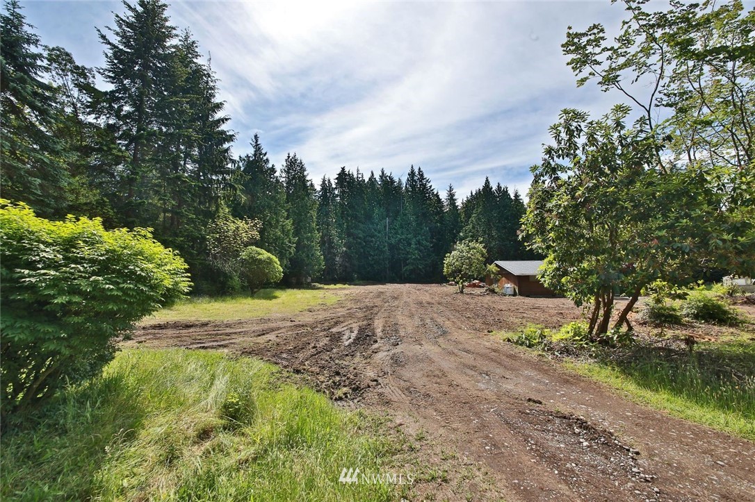 5105 East Harbor Road Freeland, WA 98249 - Photo 9 of 30 a view of a backyard of the house