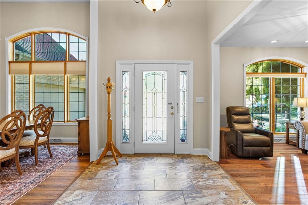 472 Spruce Lane Houston, PA 15342 - Photo 4 of 50
