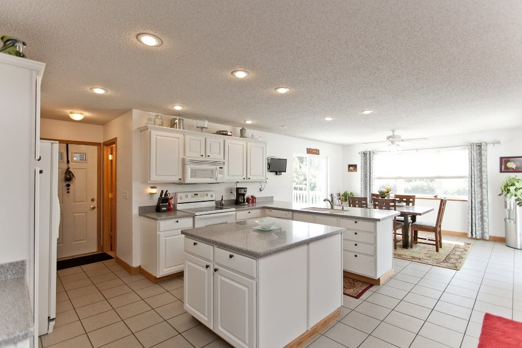 3823 Eagle Road Northeast Solon, IA 52333 - Photo 4 of 25 Gallery Image 4