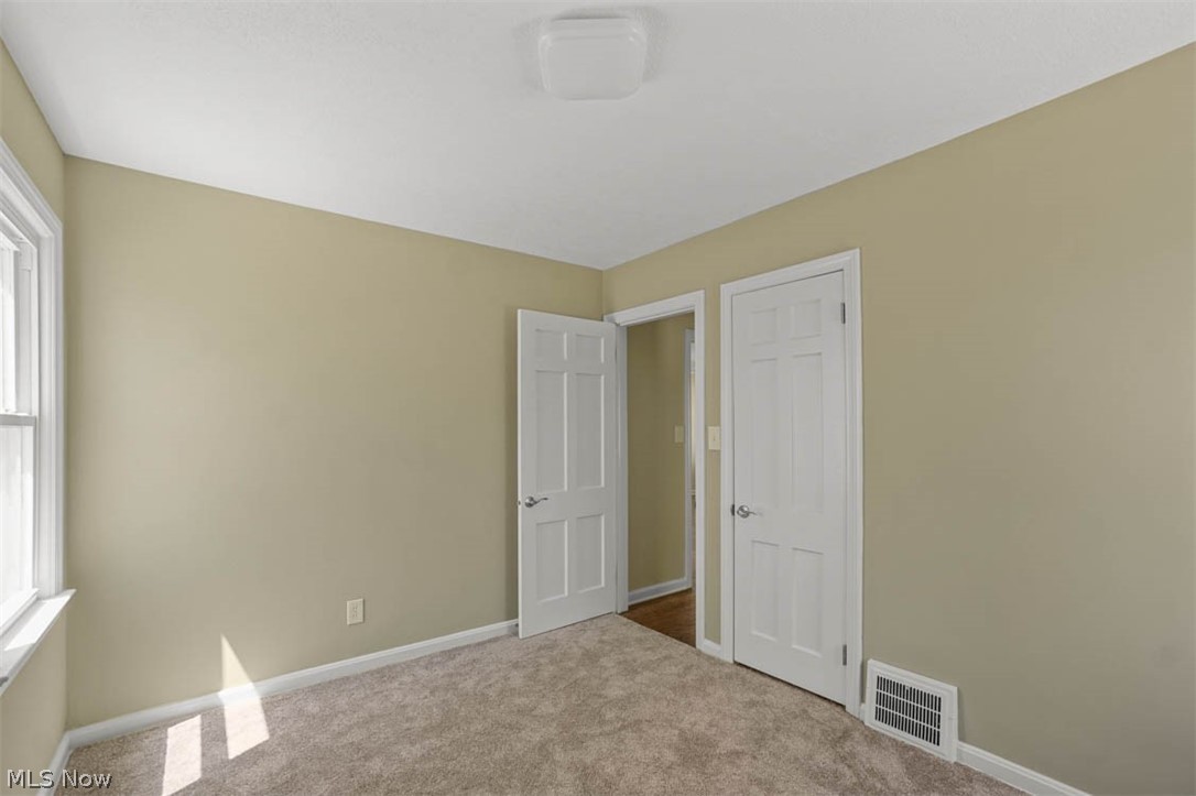 1561 Lander Road Cleveland, OH 44124 - Photo 14 of 33