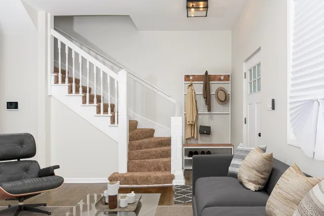 $2,500 | 429 West 102nd Place, Chicago, IL 60628