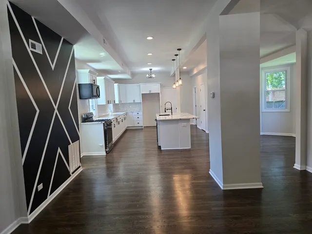 $2,500 | 429 West 102nd Place, Chicago, IL 60628