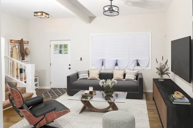 $2,500 | 429 West 102nd Place, Chicago, IL 60628