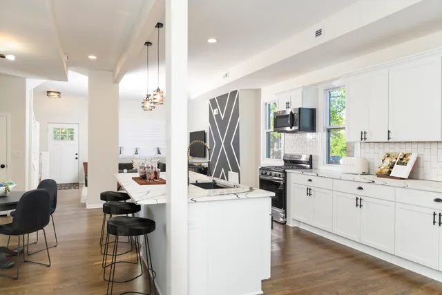 $2,500 | 429 West 102nd Place, Chicago, IL 60628