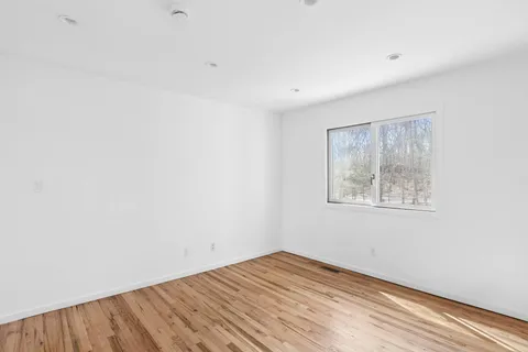 $2,250,000 | 5 Rosemaries Lane, East Hampton, NY 11937