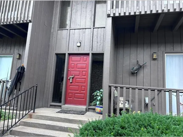 $115,000 | 423 West 104th Street, Unit C, Kansas City, MO 64114