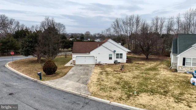a view of a house with entertaining space
