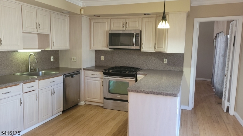 20 Edgar Road West Orange, NJ 07052 - Photo 9 of 36