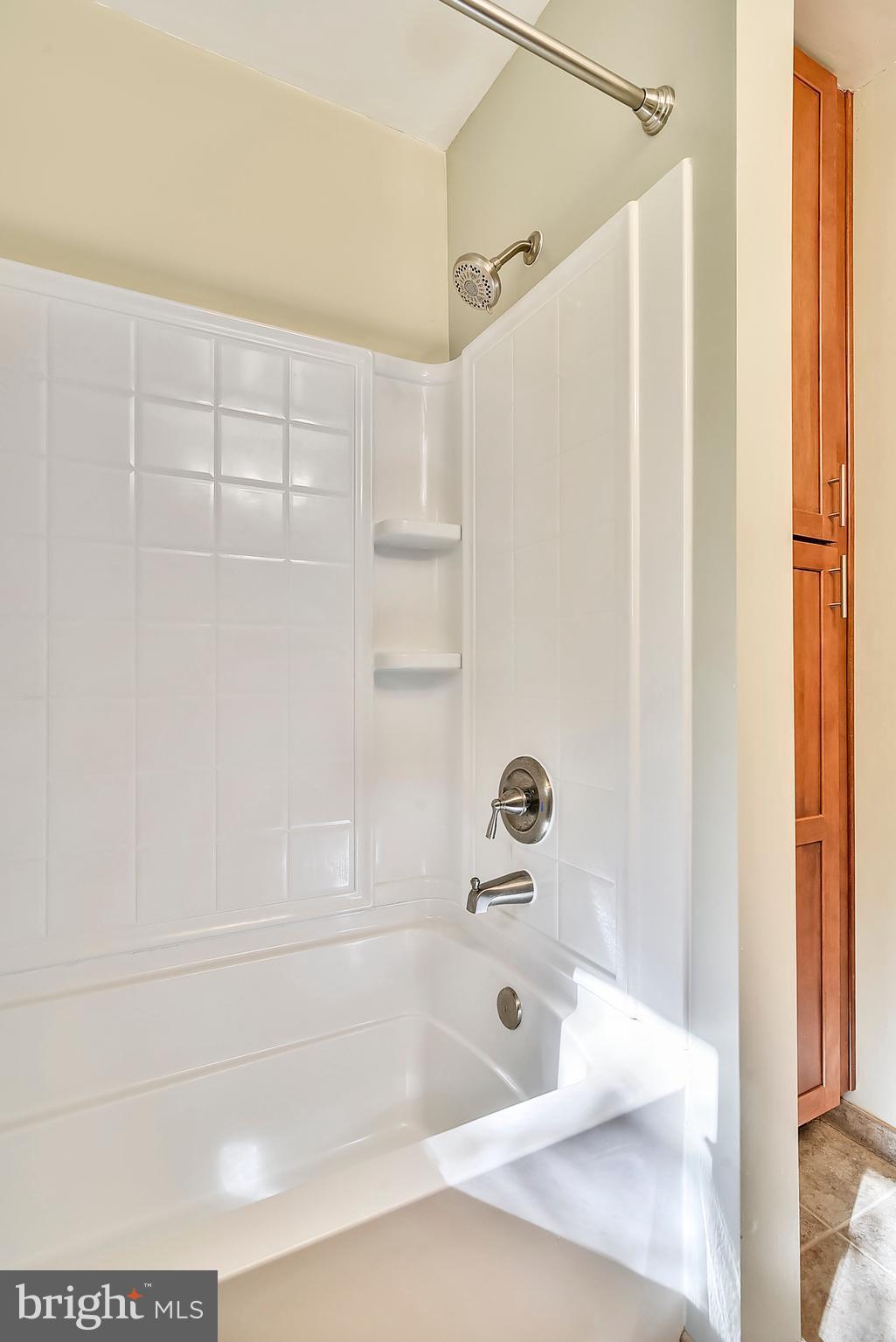 2497 Pyrenees Court Reston, VA 20191 - Photo 15 of 30 Upper level bath