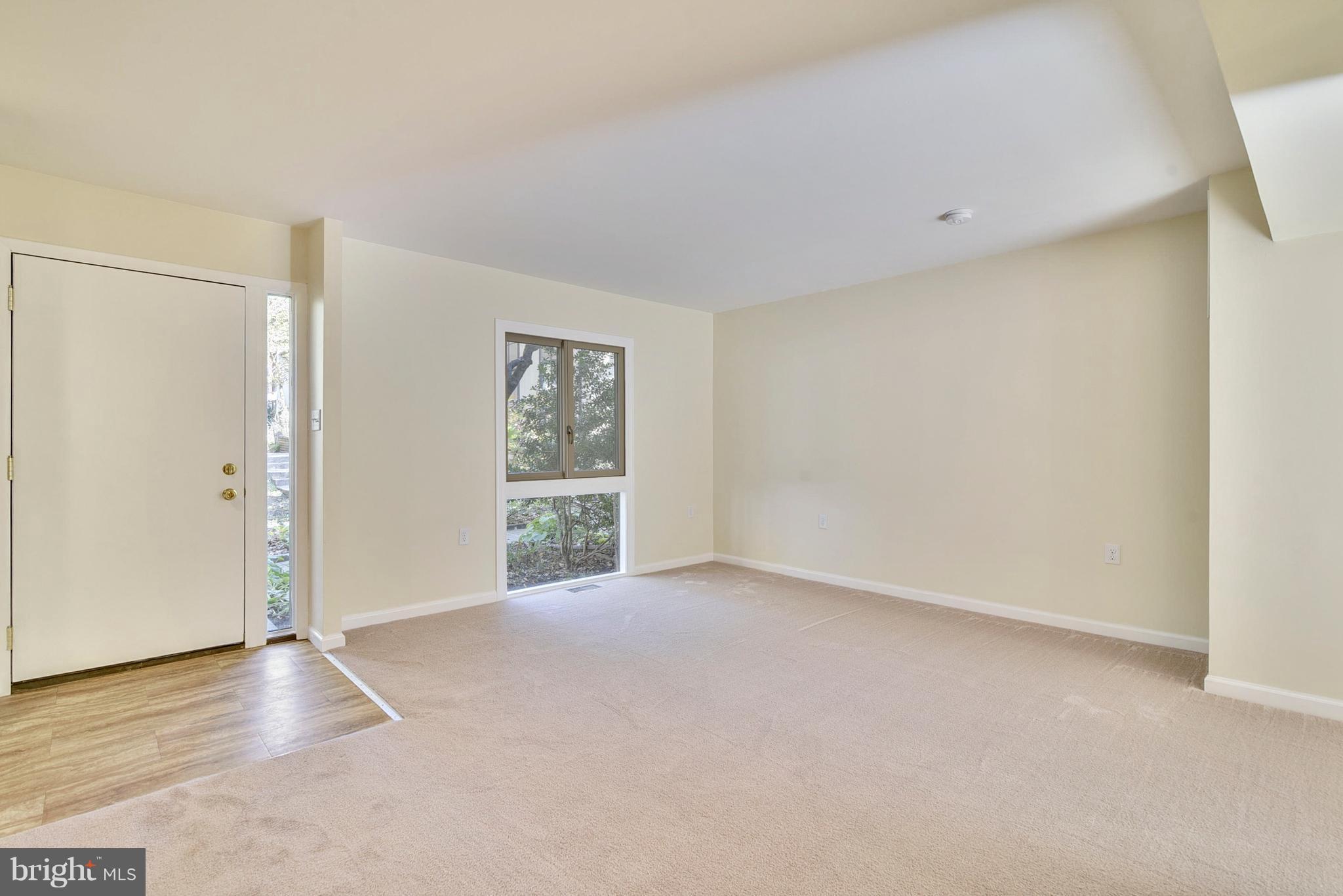 2497 Pyrenees Court Reston, VA 20191 - Photo 3 of 30 Living Room