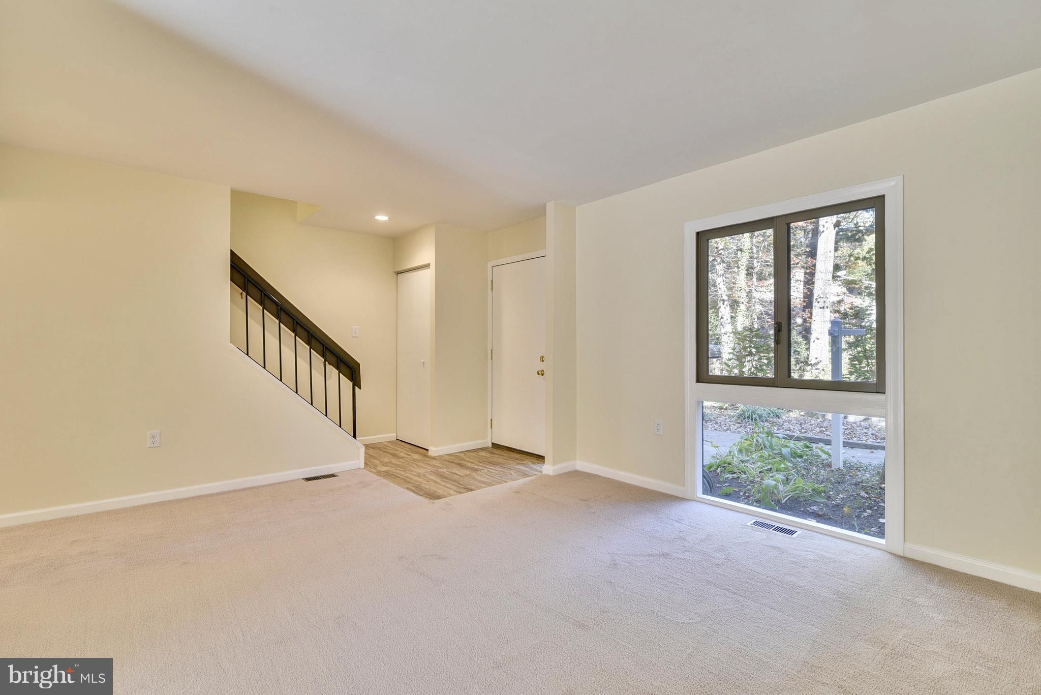 2497 Pyrenees Court Reston, VA 20191 - Photo 4 of 30 Living Room