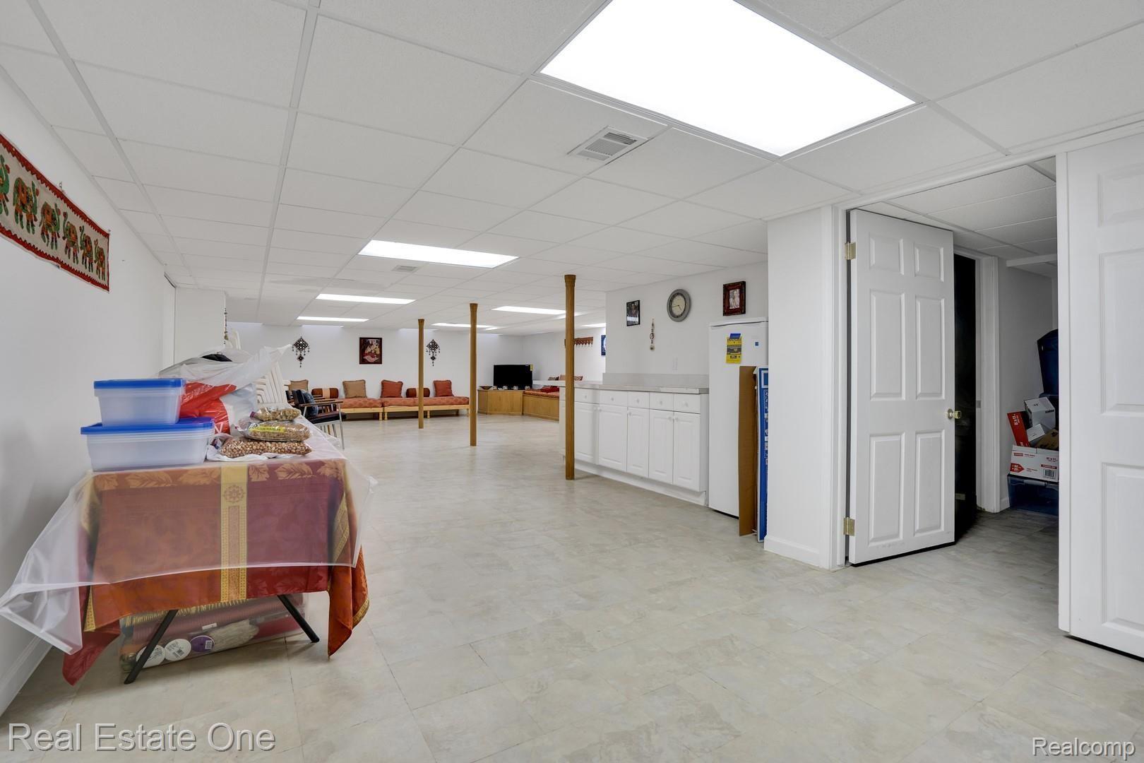 1135 Torpey Road Troy, MI 48083 - Photo 16 of 21 DSC04574.jpg