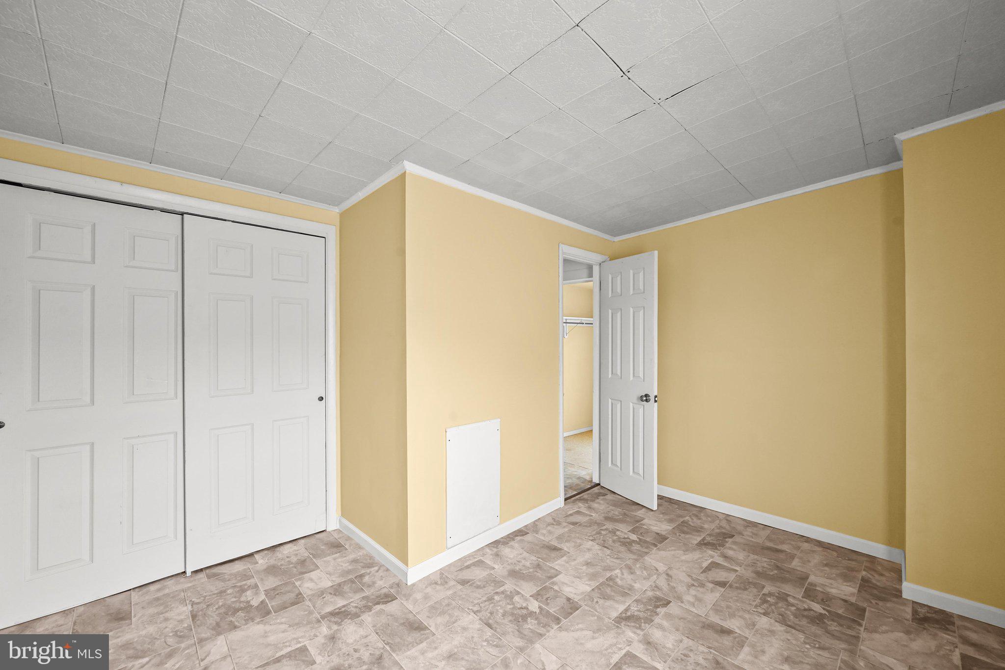 640 3rd Street Hanover, PA 17331 - Photo 20 of 35 Interior photos are the RIGHT SIDE ONLY