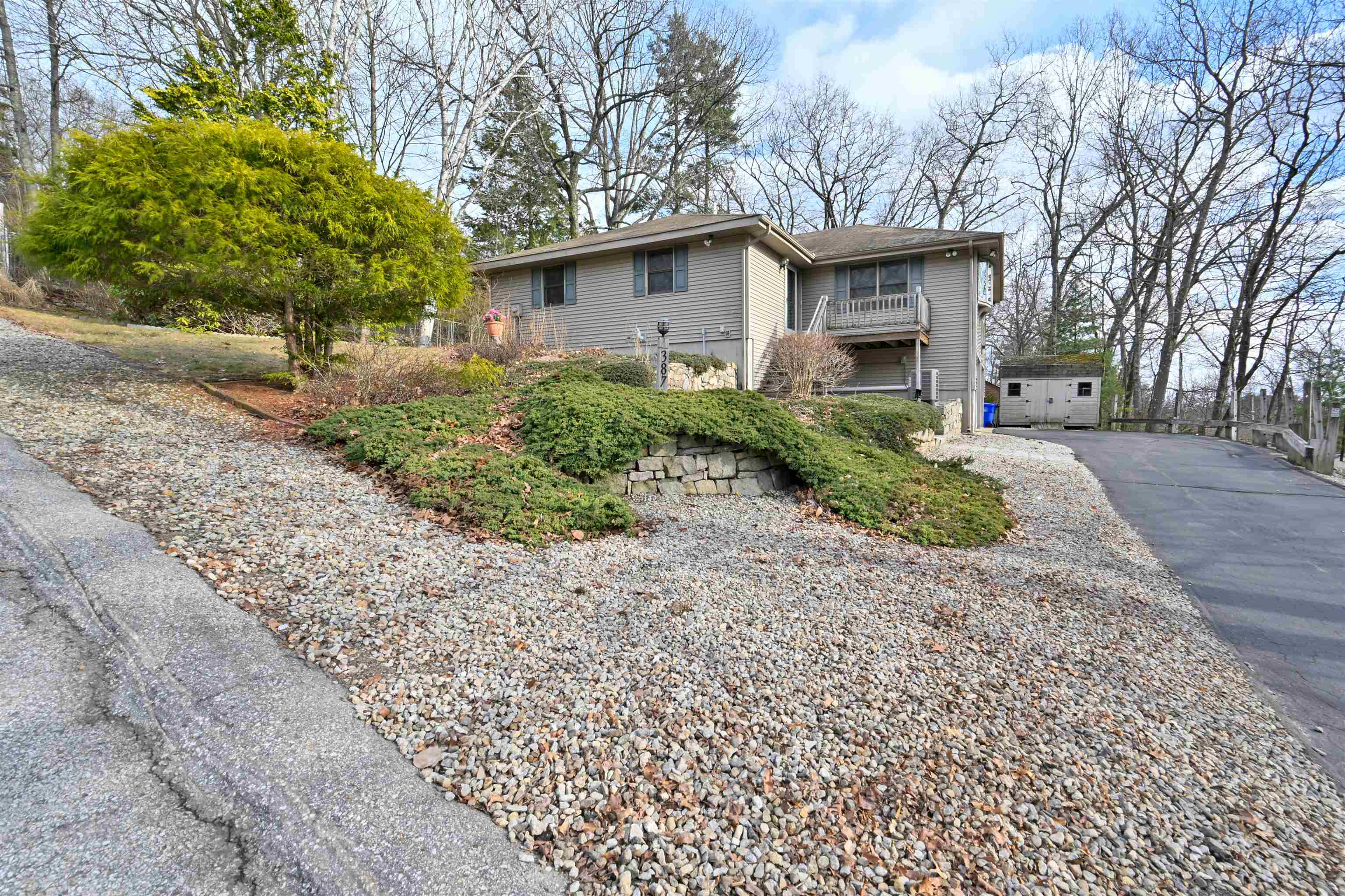 387 Harrison Street Manchester, NH 03104 - Photo 1 of 60