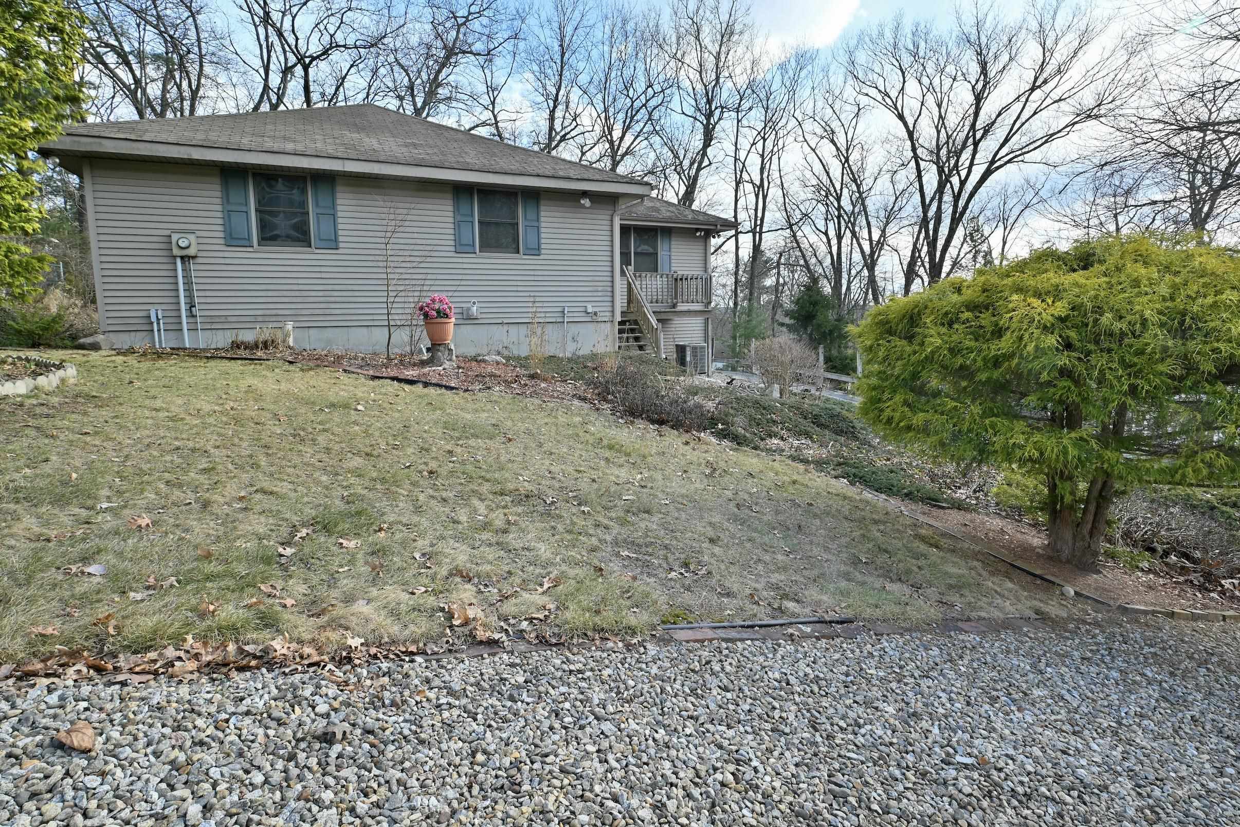 387 Harrison Street Manchester, NH 03104 - Photo 3 of 60