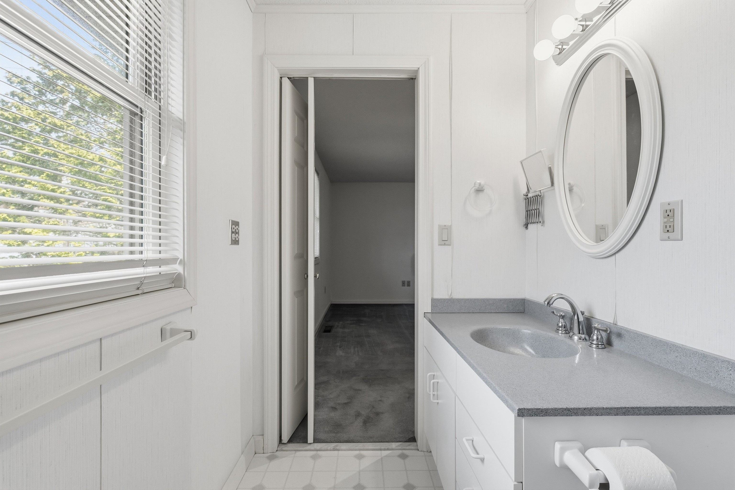 387 Harrison Street Manchester, NH 03104 - Photo 31 of 60