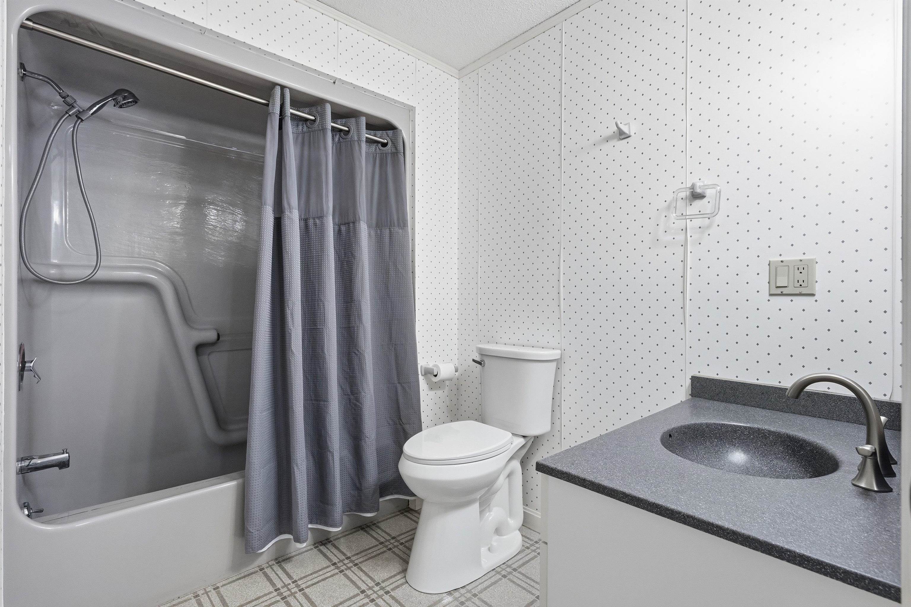 387 Harrison Street Manchester, NH 03104 - Photo 38 of 60