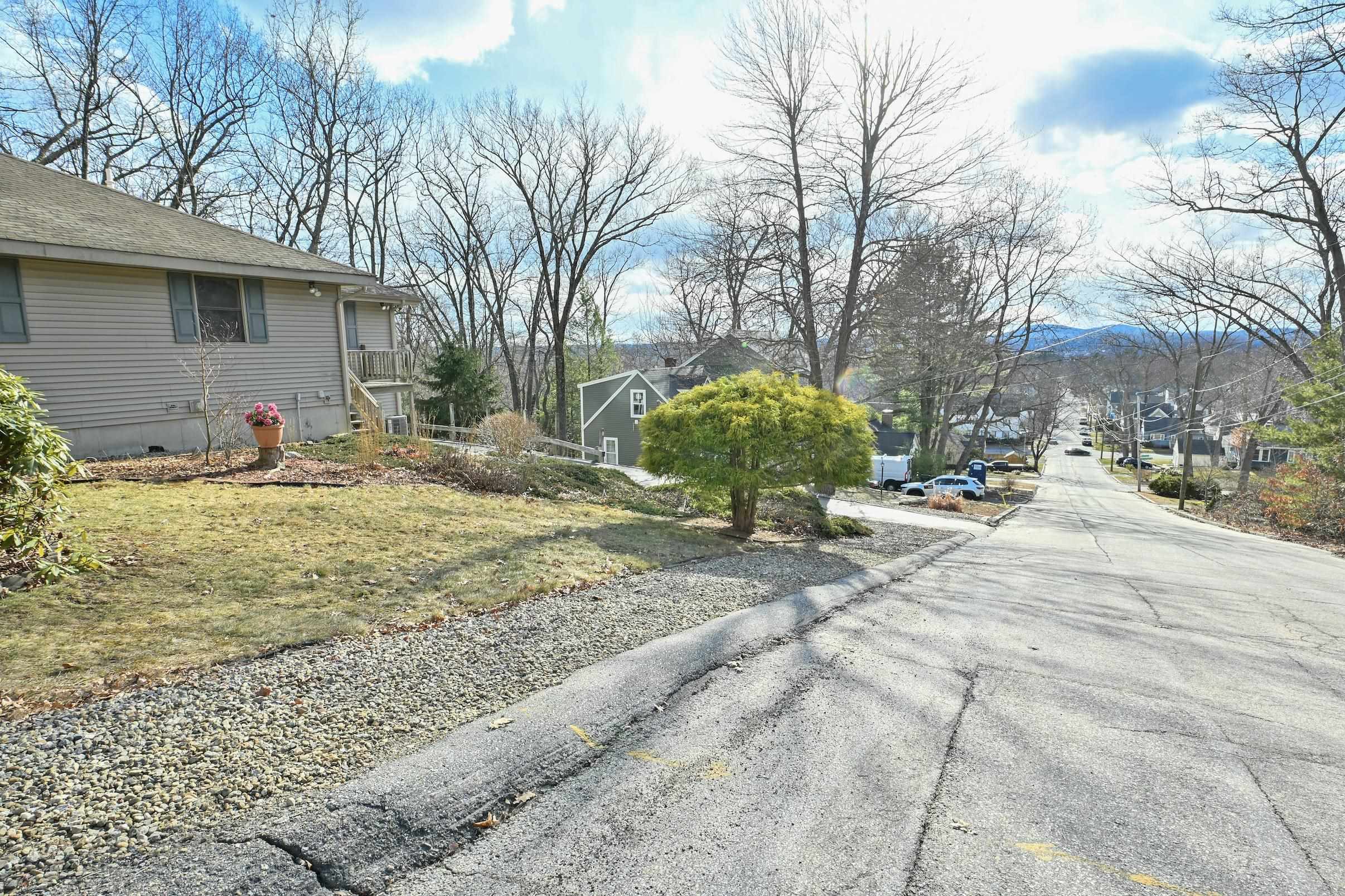 387 Harrison Street Manchester, NH 03104 - Photo 4 of 60