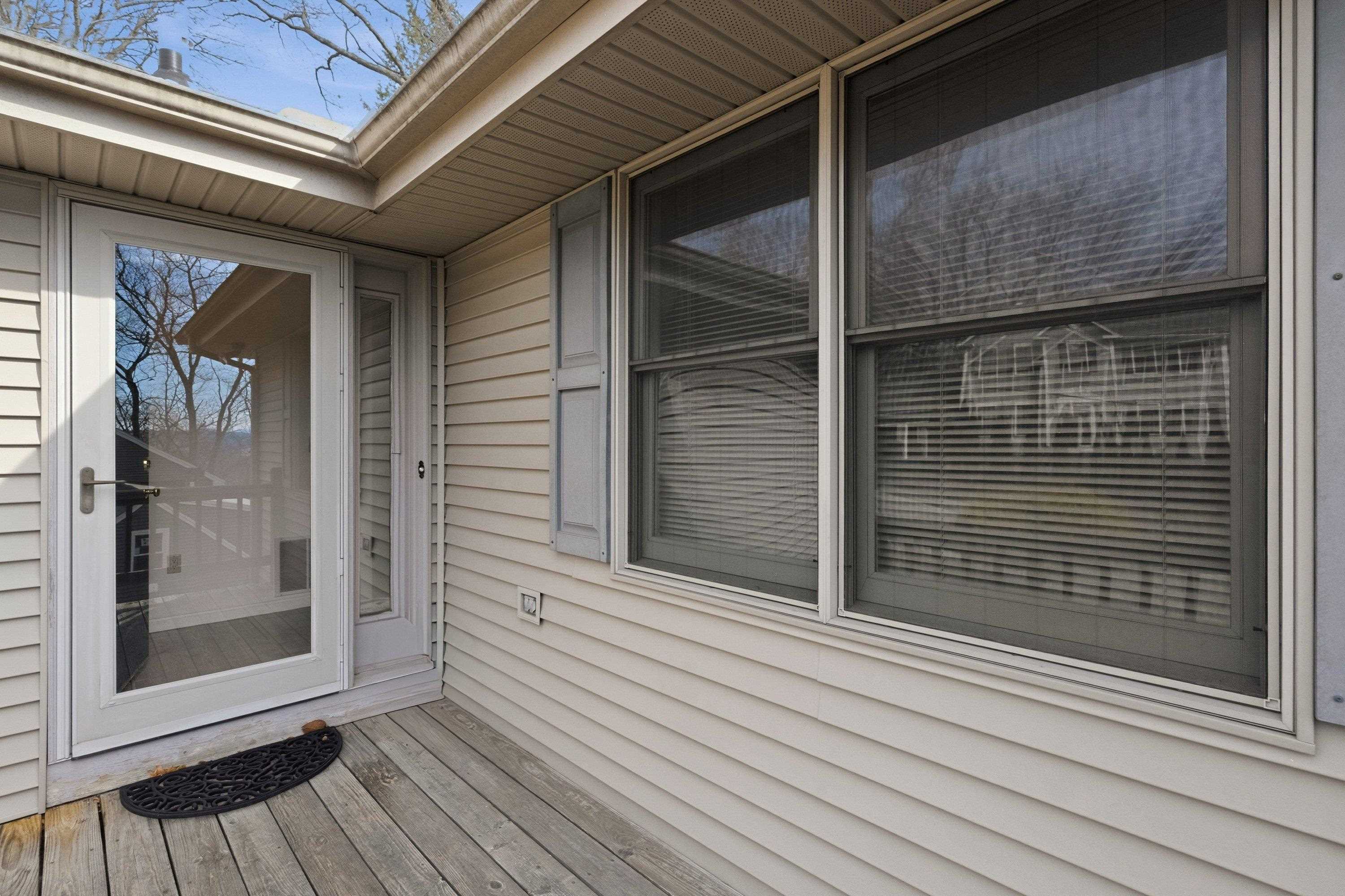 387 Harrison Street Manchester, NH 03104 - Photo 6 of 60