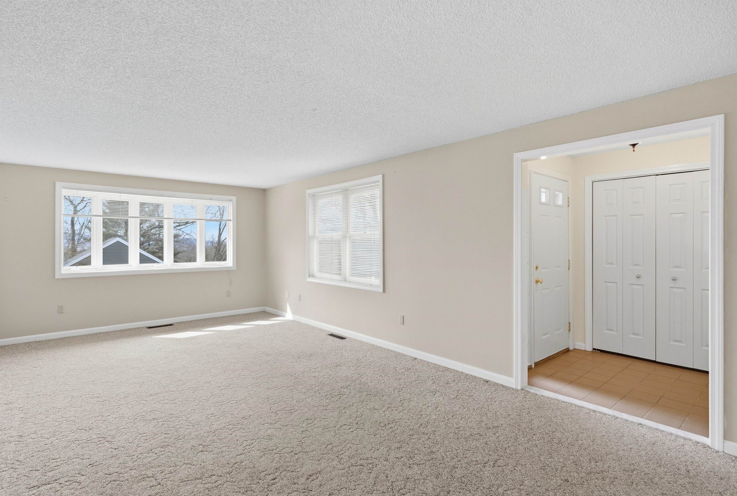 387 Harrison Street Manchester, NH 03104 - Photo 9 of 60