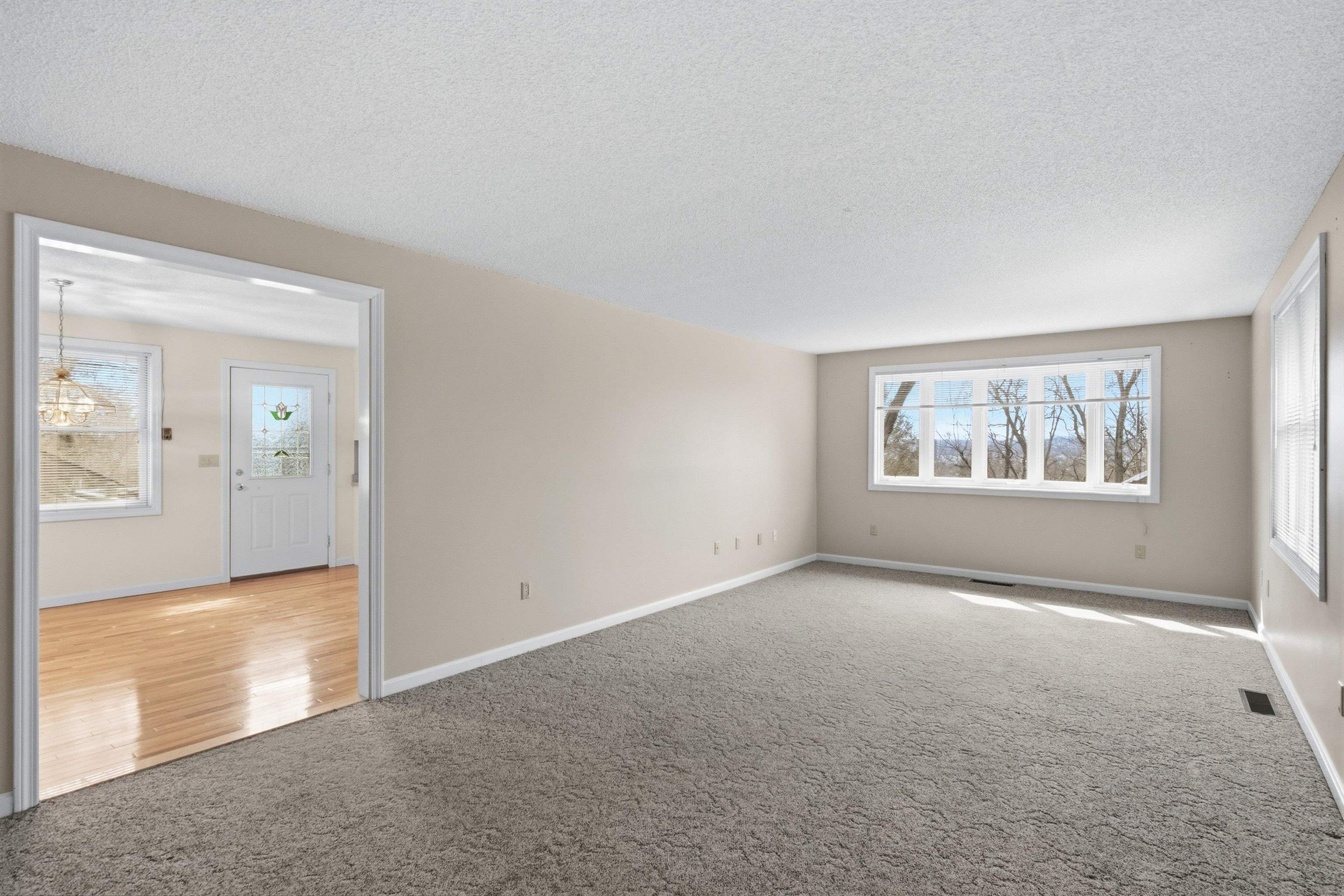 387 Harrison Street Manchester, NH 03104 - Photo 10 of 60