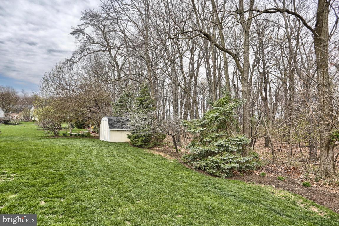 13 Bentley Lane Lititz, PA 17543 - Photo 2 of 35
