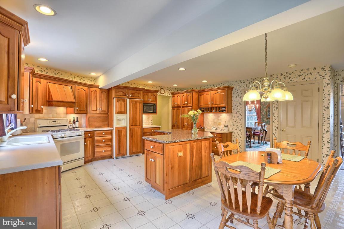 13 Bentley Lane Lititz, PA 17543 - Photo 21 of 35