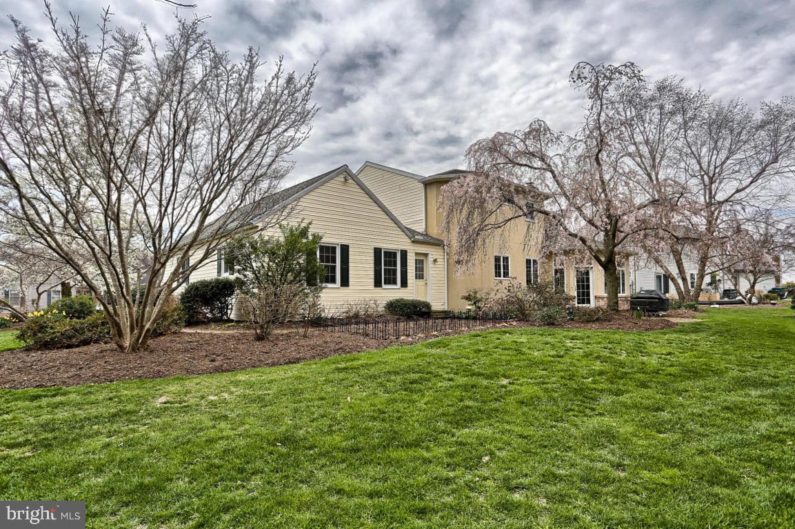 13 Bentley Lane Lititz, PA 17543 - Photo 4 of 35