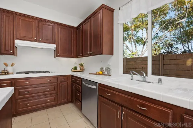 $1,395,000 | 475 Taylor Drive, Oceanside, CA 92056