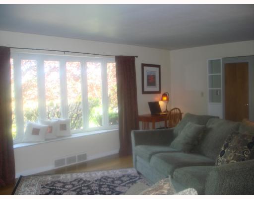 210 Farmington Road Pittsburgh, PA 15215 - Photo 2 of 6 Living Room. large room with bay window and sparkling hard wood floors, freshly painted