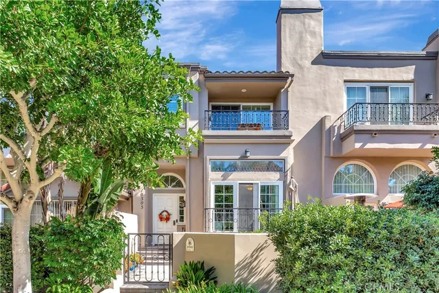$1,449,000 | 19305 Champion Lane, Huntington Beach, CA 92648