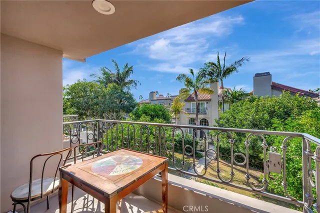 $1,449,000 | 19305 Champion Lane, Huntington Beach, CA 92648