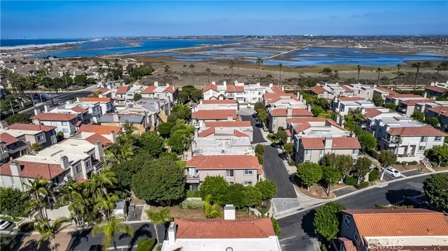 $1,449,000 | 19305 Champion Lane, Huntington Beach, CA 92648