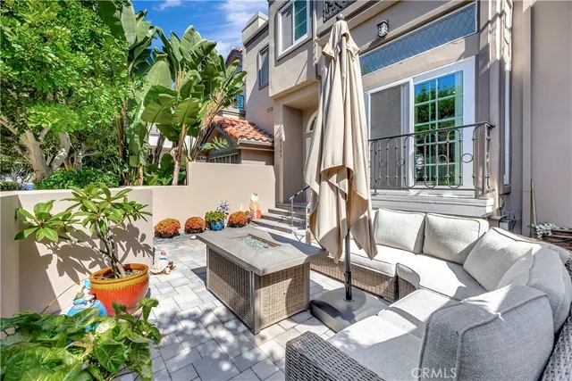 $1,449,000 | 19305 Champion Lane, Huntington Beach, CA 92648