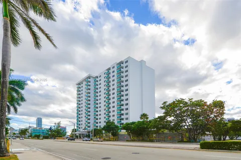 $297,500 | 3000 South Ocean Drive, Unit 514, Hollywood, FL 33019