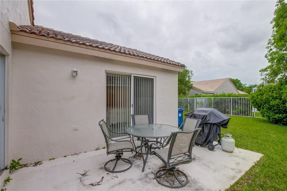 4033 Pine Ridge Lane Weston, FL 33331 - Photo 25 of 33 Photo 25